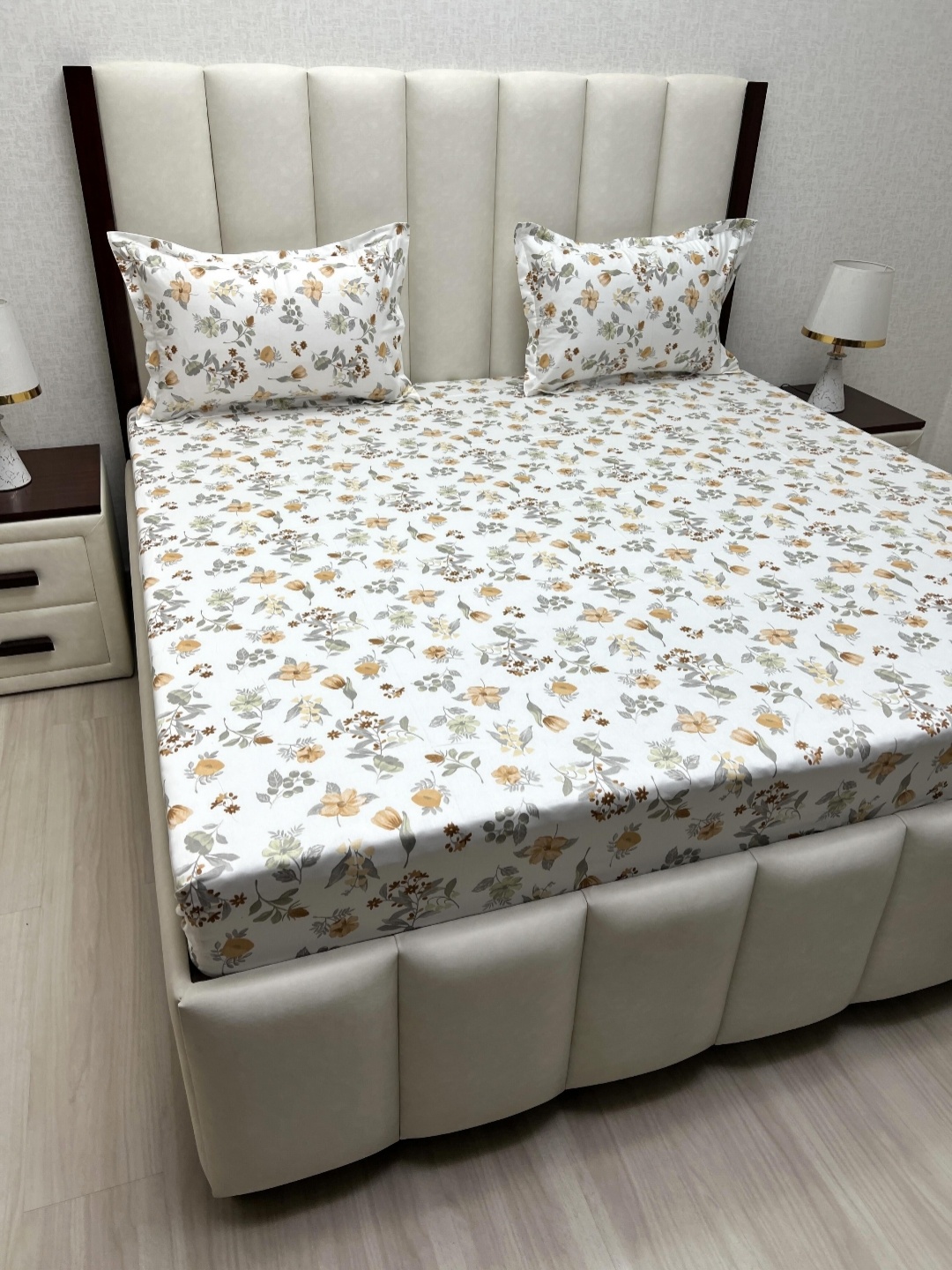 

Pure Decor Royal Passion White Printed Pure Cotton 240TC Queen Bedsheet Set 2.28m x 2.54m