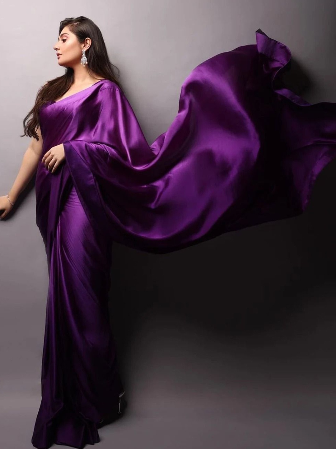

AVANSHEE Satin Saree, Purple