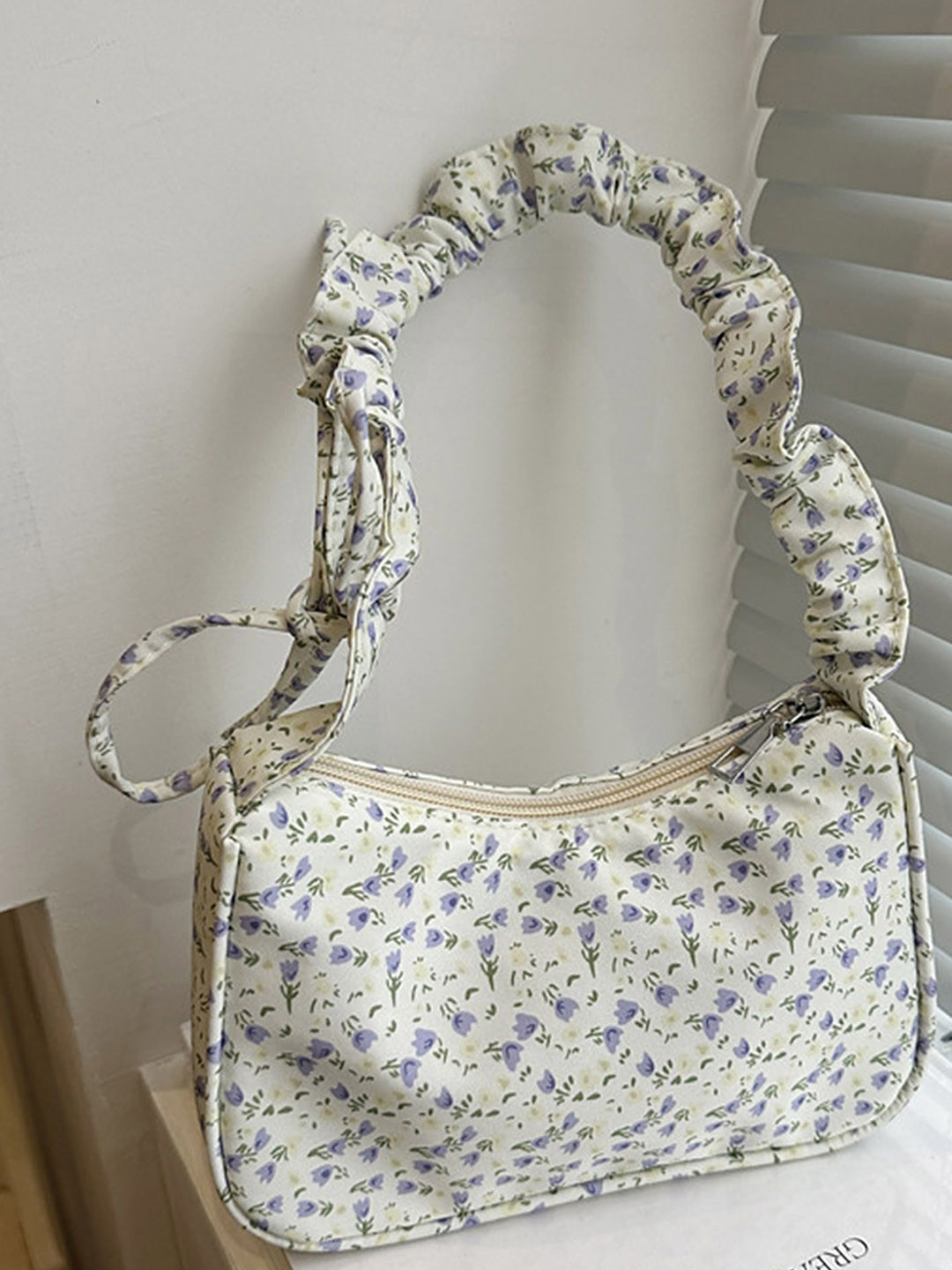 

LULU & SKY Structured Handheld Bag, Blue