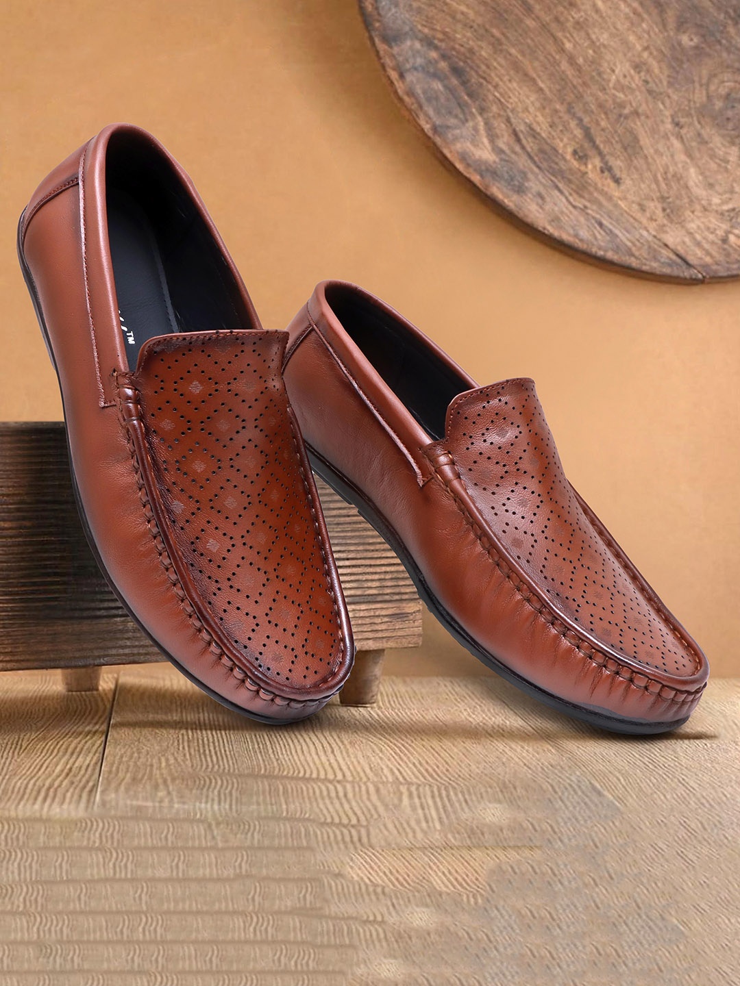 

ARAMISH Men Perforations Leather Loafers, Tan