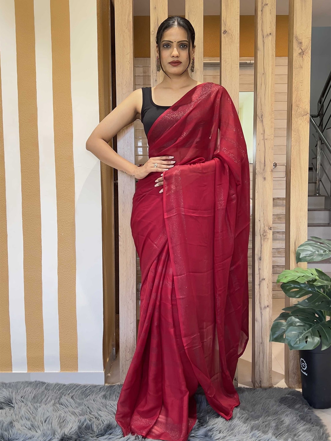 

DIVASTRI Poly Georgette Ready to Wear Saree, Red