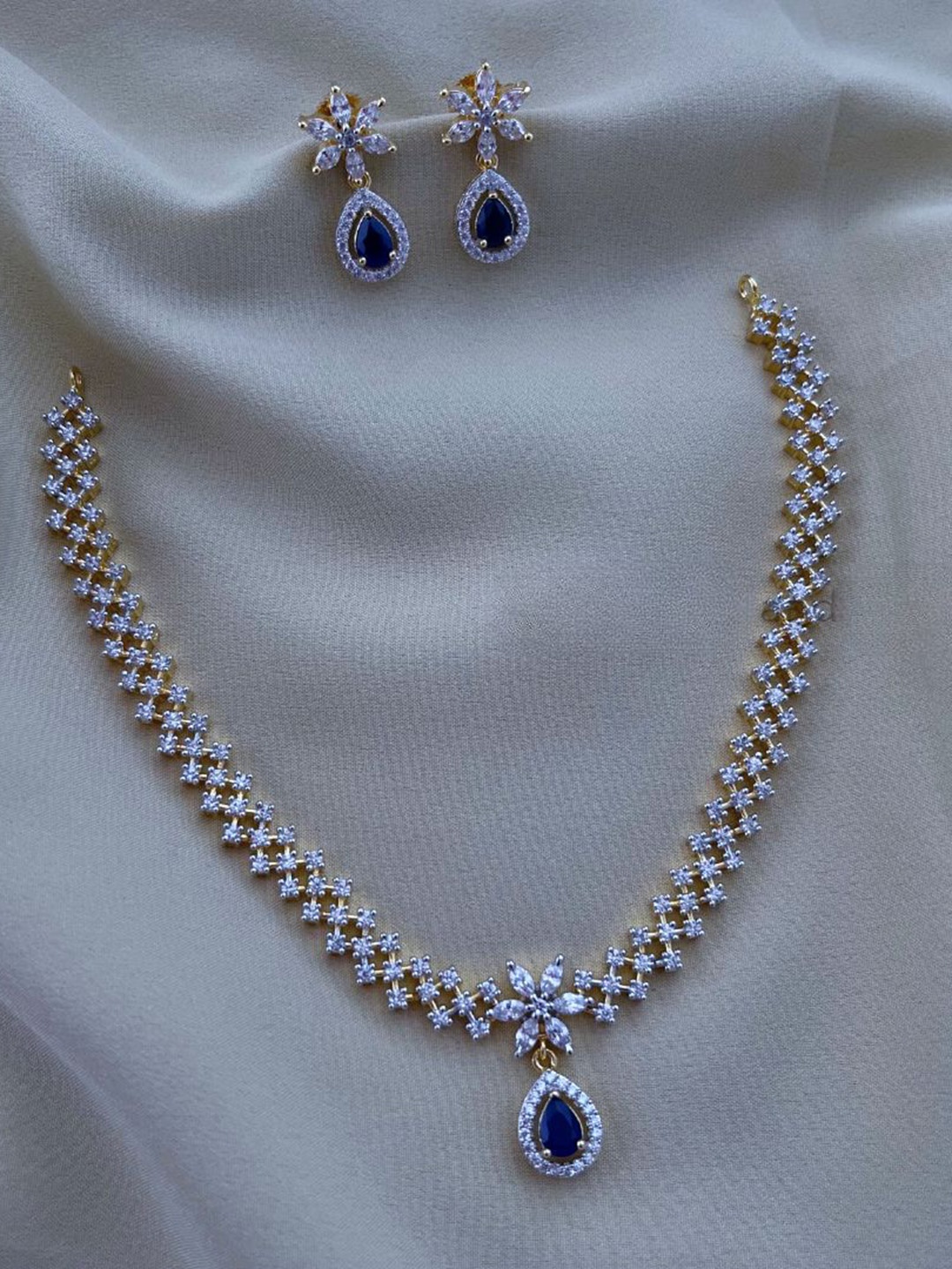 

Rujve Jewellery Gold-Plated Stone Studded Jewellery Set
