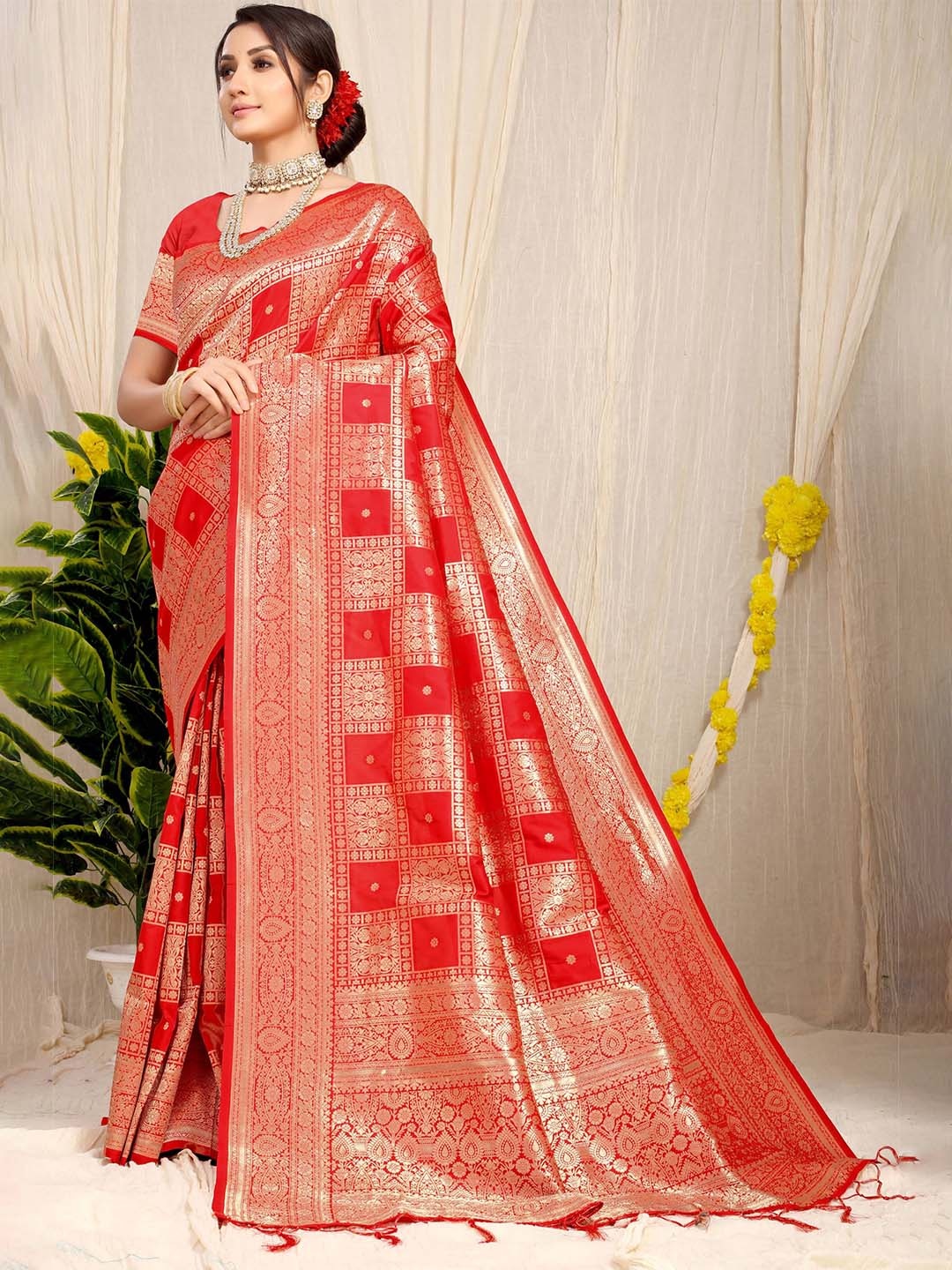 

Kandora Woven Design Pure Silk Paithani Saree, Red