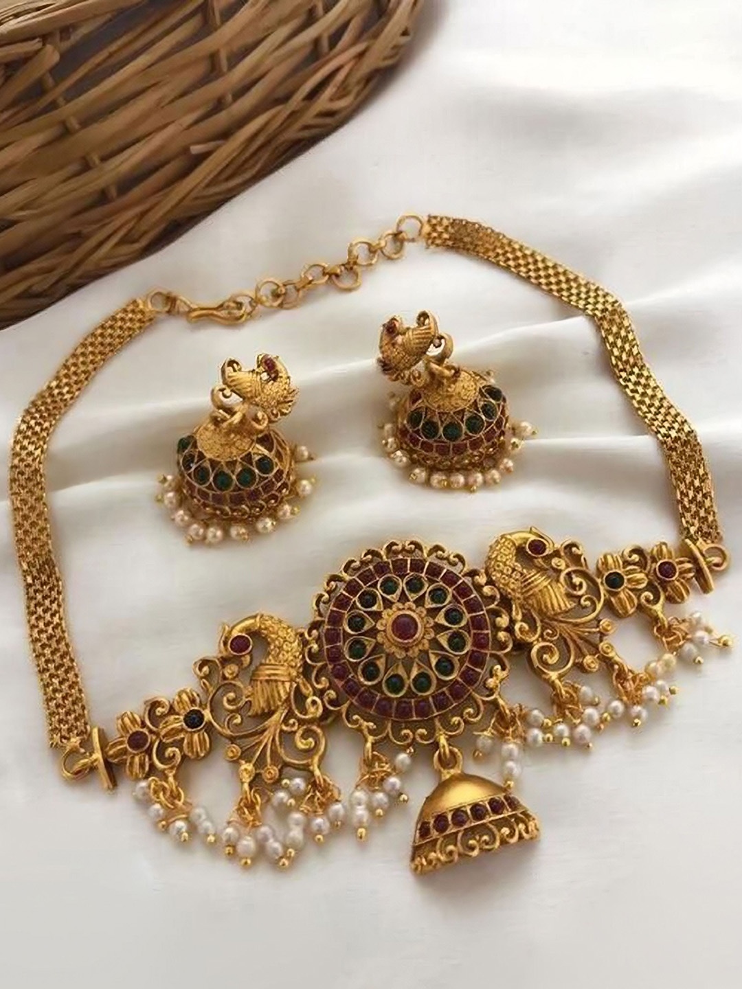 

Rujve Jewellery Gold-Plated Stone-Studded & Beaded Jewellery Set