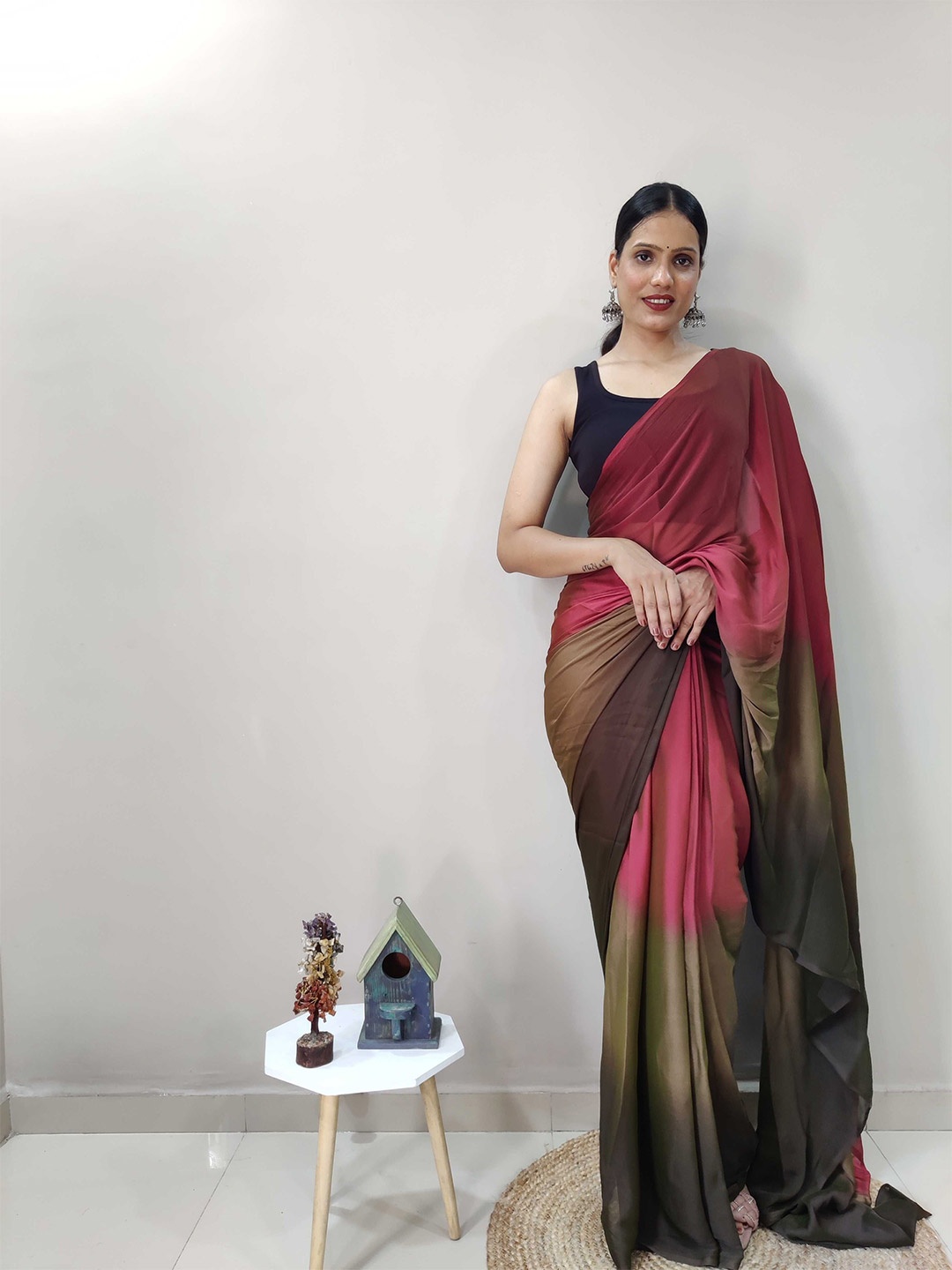 

DIVASTRI Ombre Poly Chiffon Saree, Red