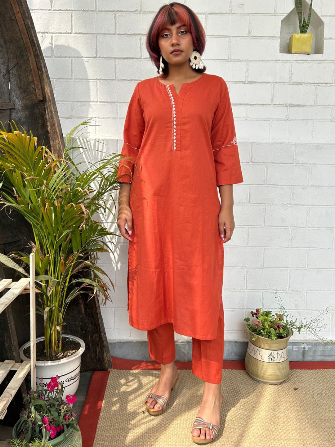 

zuri Notch Neck Thread Work Cotton Straight Kurta, Orange