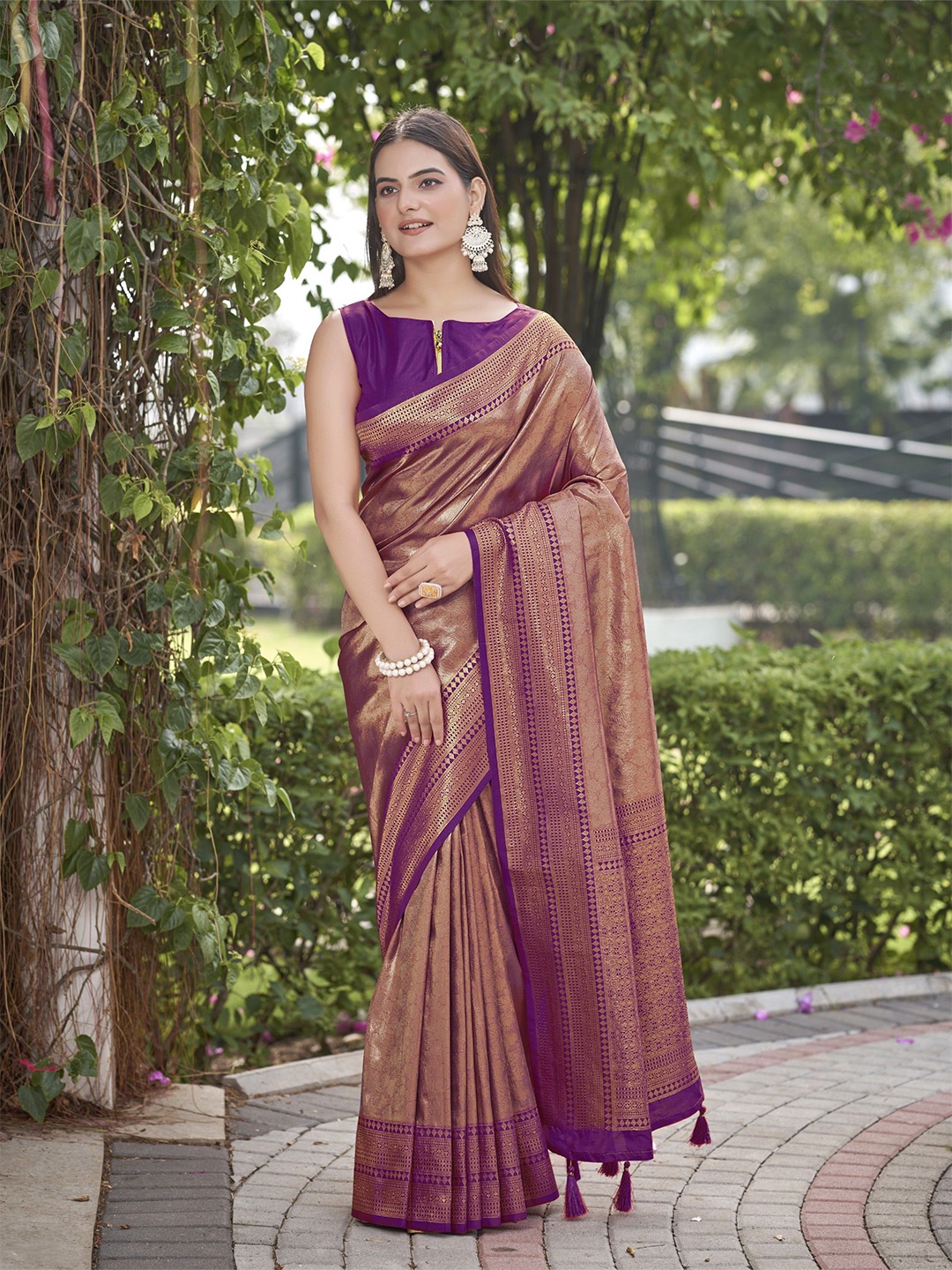 

SAREETHNIC Floral Zari Pure Silk Kanjeevaram Saree, Purple