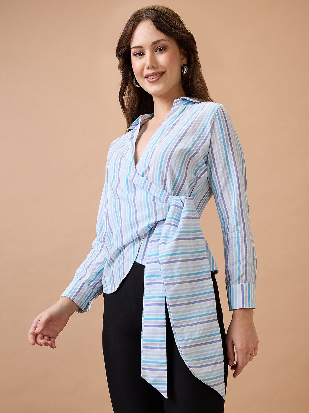 

Globus Vertical Stripes Cuffed Sleeves Shirt Collar Wrap Waist Tie-Up Workwear Top, Blue