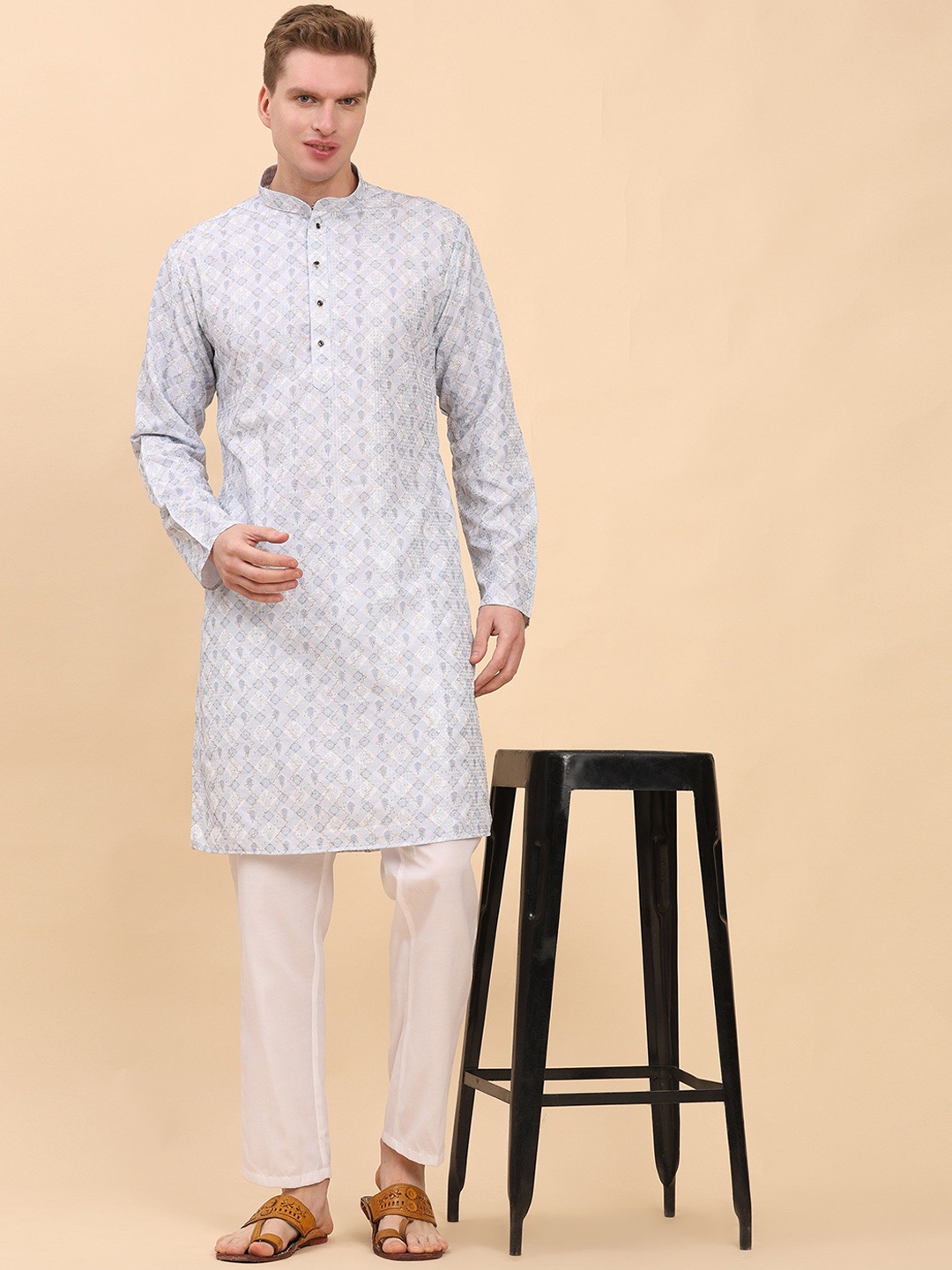 

Pro-Ethic STYLE DEVELOPER Floral Printed Mandarin Collar Pure Cotton Kurta And Trousers, Blue