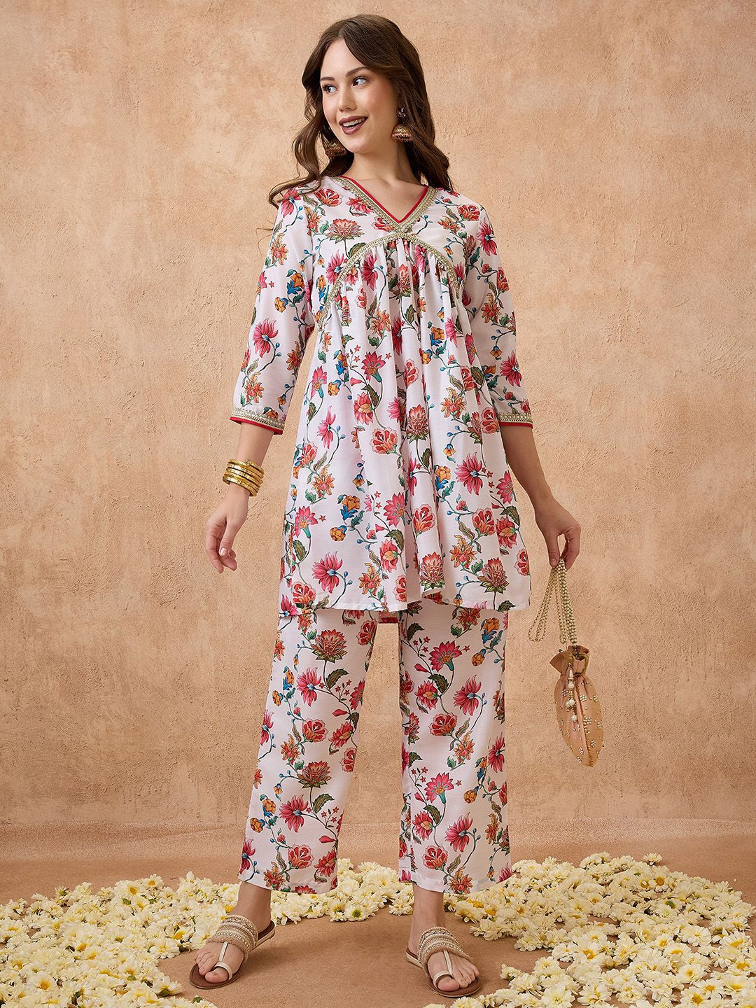 

Globus V-Neck Gotta Patti Floral Print Tunic with Wide Leg Pants Festive Co-Ord Set, White