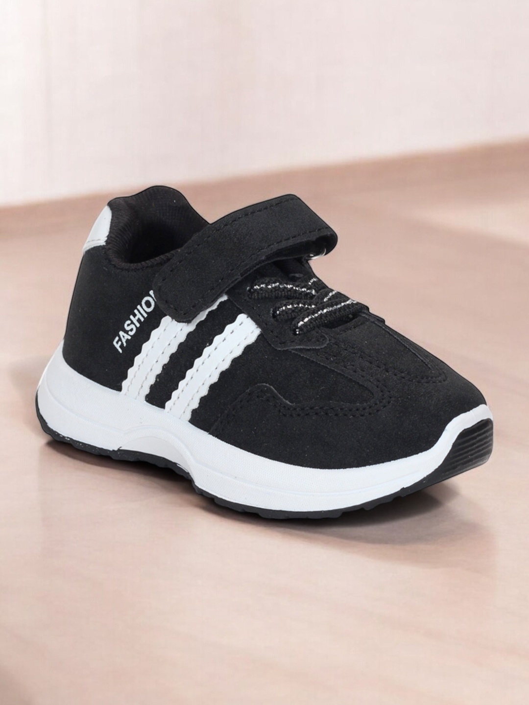 

Lil Lollipop Kids Lightweight Woven Design Sneakers, Black