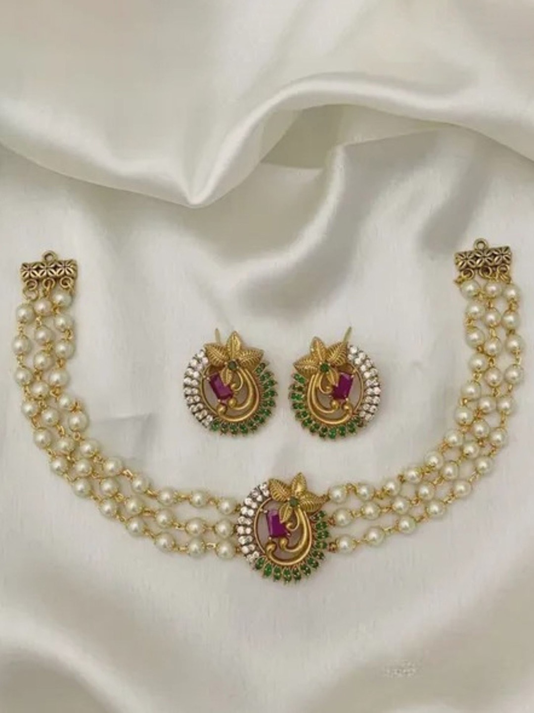 

Rujve Jewellery Gold-Plated Stone-Studded & Beaded Jewellery Set