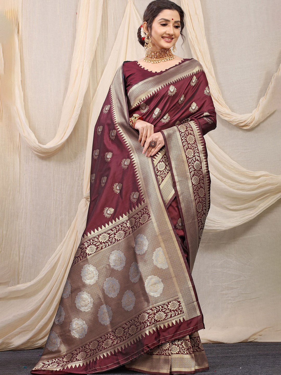 

Kandora Woven Design Zari Pure Silk Heavy Work Banarasi Saree, Maroon