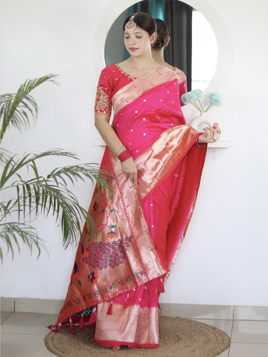 

DIVASTRI Woven Design Zari Silk Blend Paithani Saree, Pink