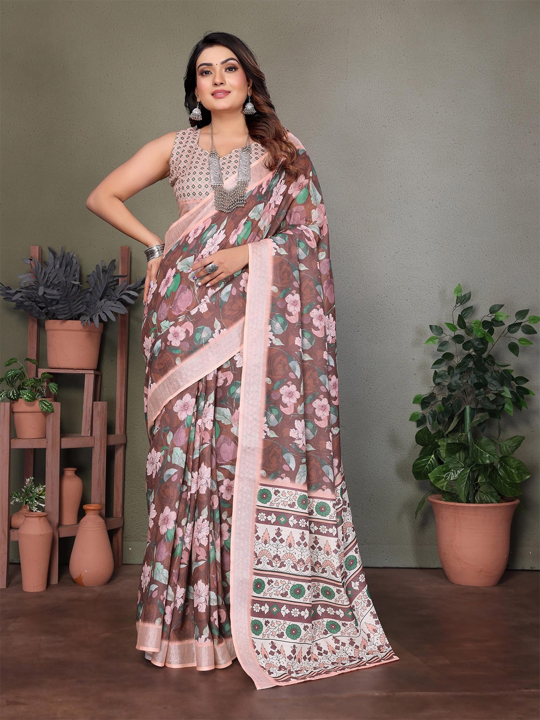 

WEAREZEE Floral Linen Blend Saree, Brown