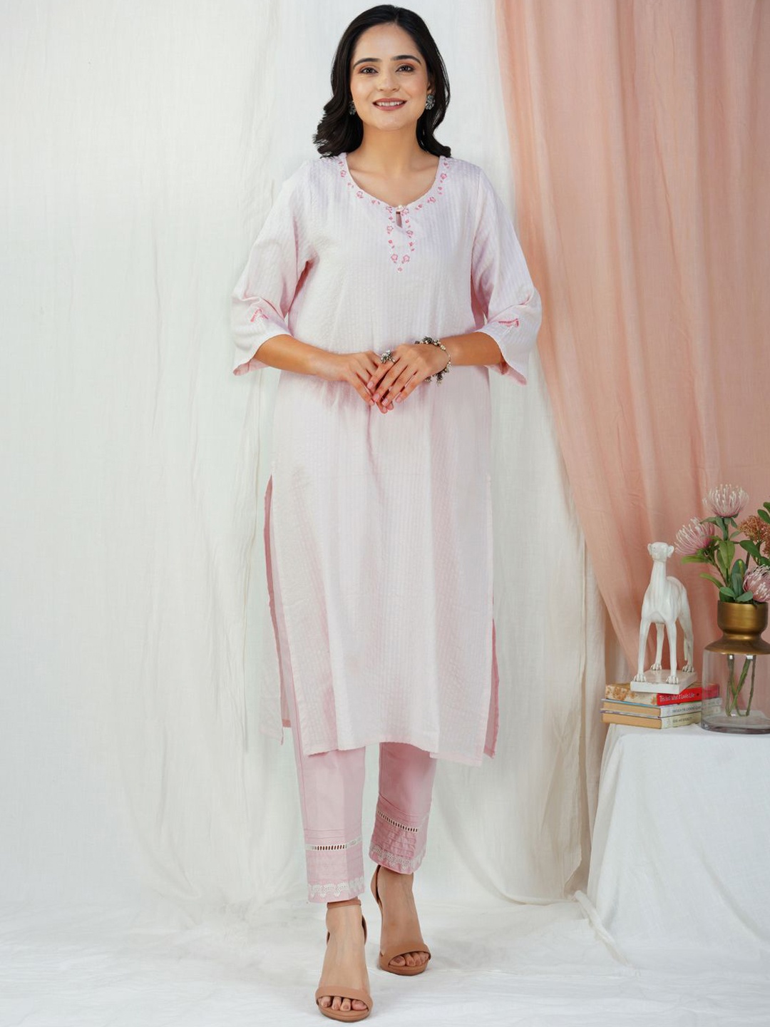 

zuri Striped Keyhole Neck Thread Work Cotton Straight Kurta, Pink