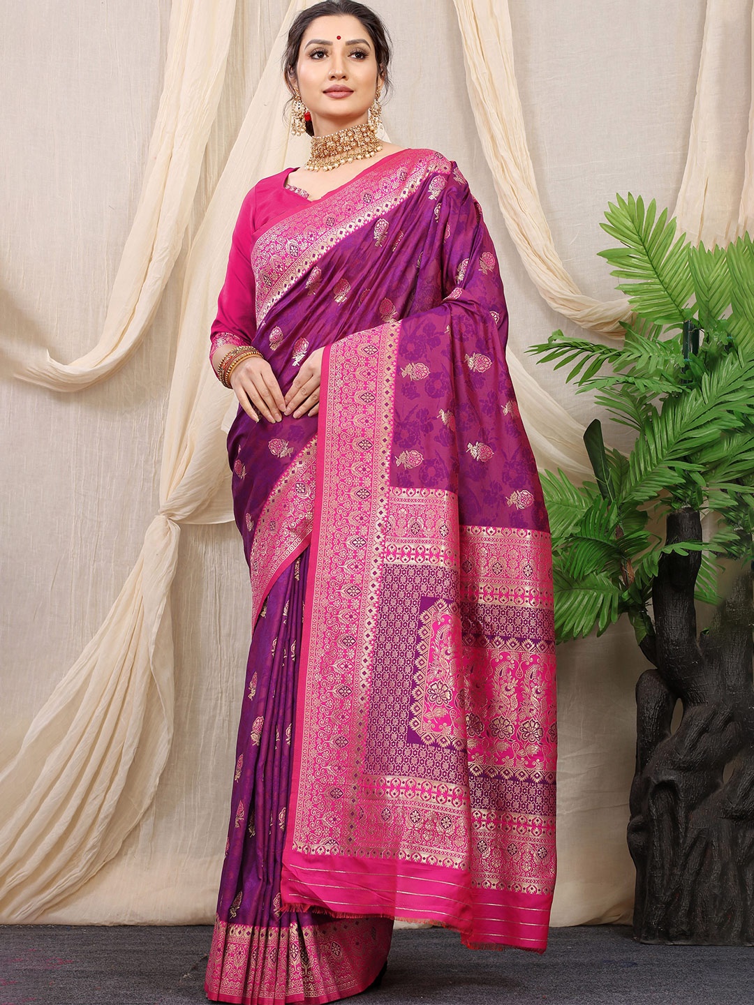 

Kandora Woven Design Zari Pure Silk Paithani Saree, Violet