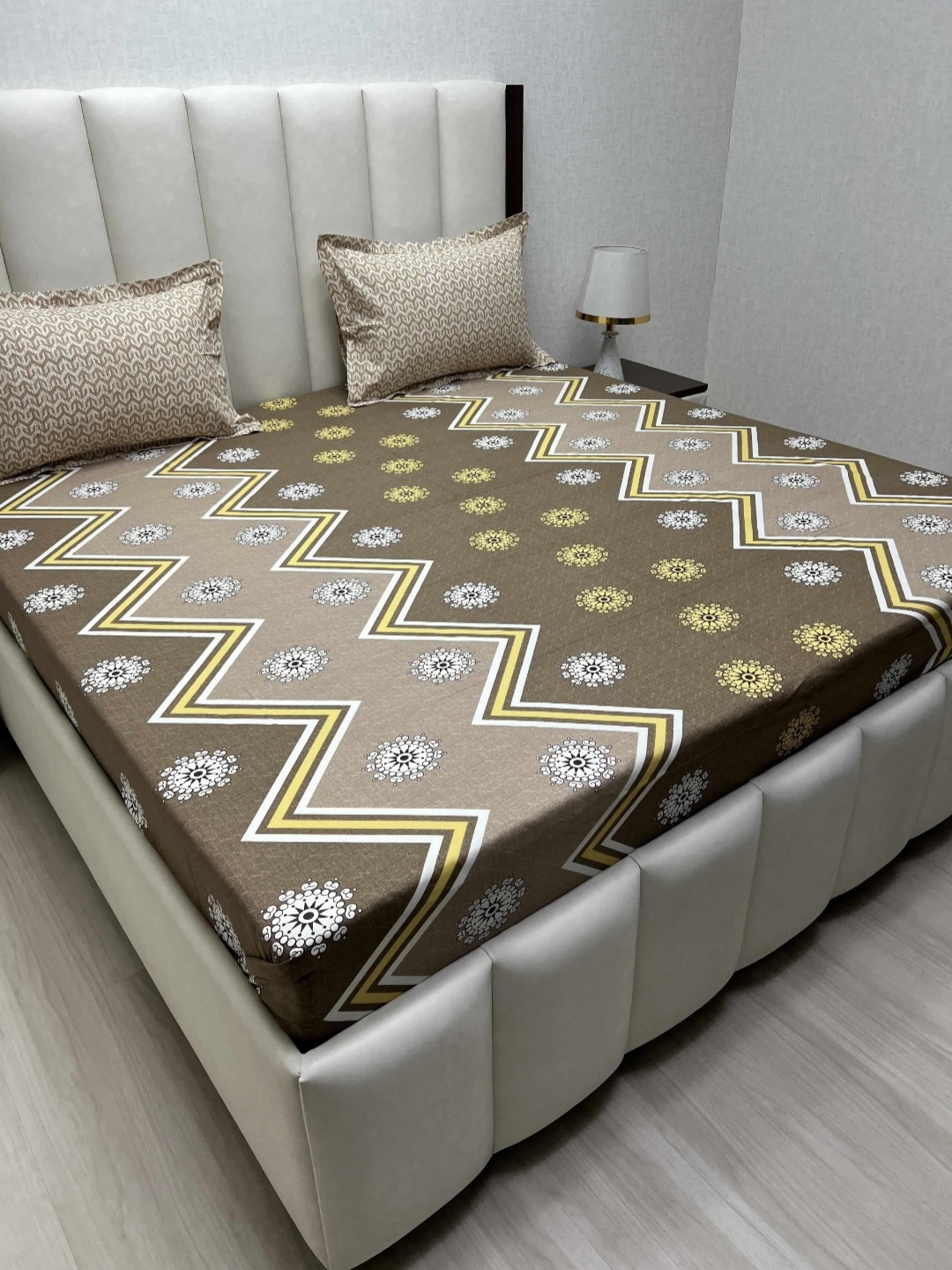 

Pure Decor Passion Brown Printed 300 TC Cotton Queen Bedsheet Set-2.28 m x 2.54 m