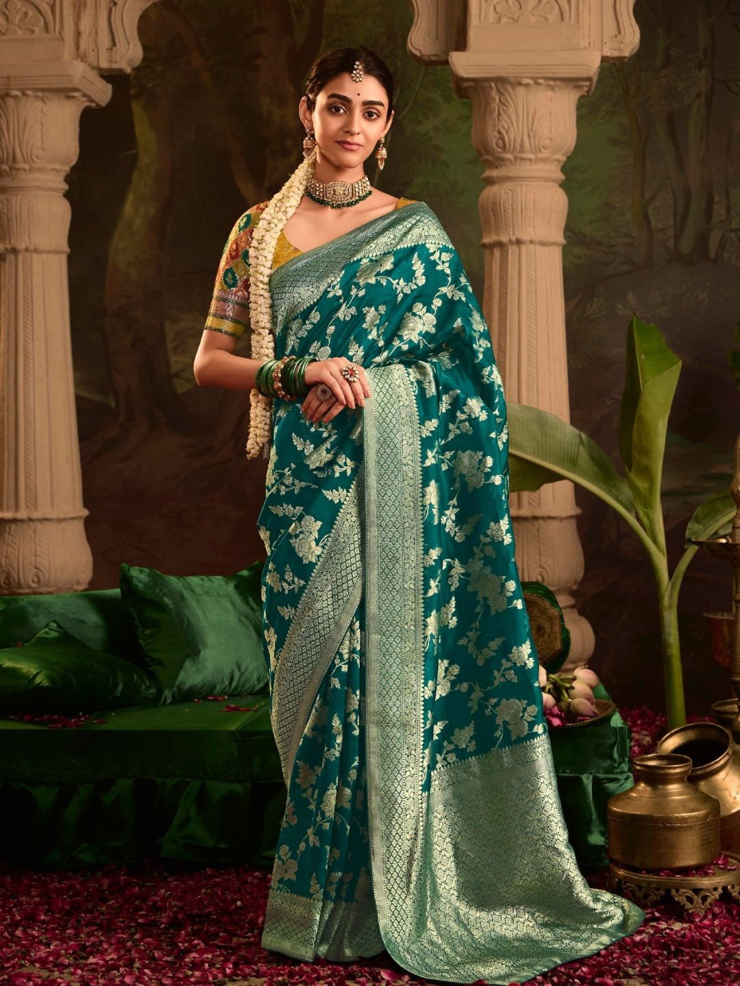 

DEVATITHI Woven Design Zari Green Banarasi Silk Saree