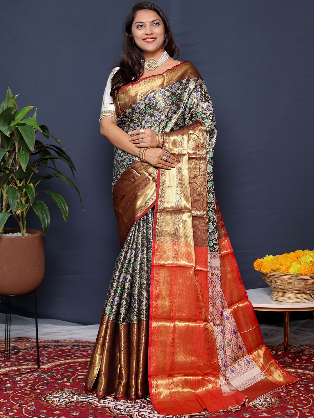 

Kandora Woven Design Zari Pure Silk Banarasi Saree, Black