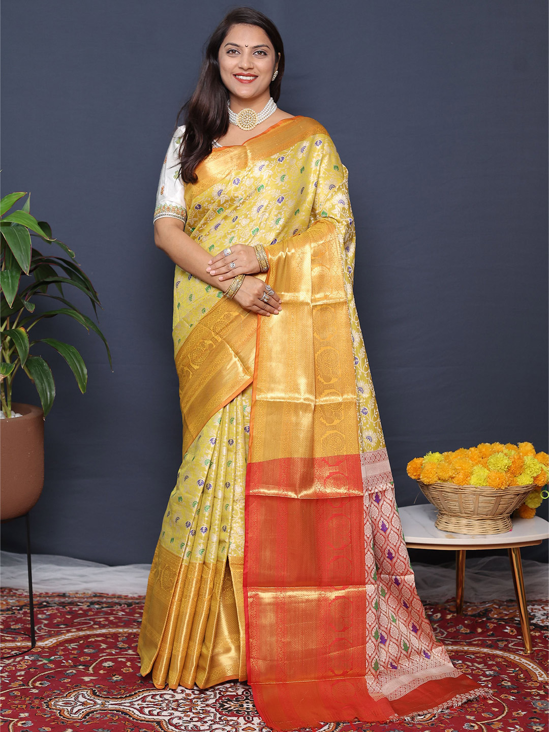 

Kandora Woven Design Zari Pure Silk Banarasi Saree, Yellow
