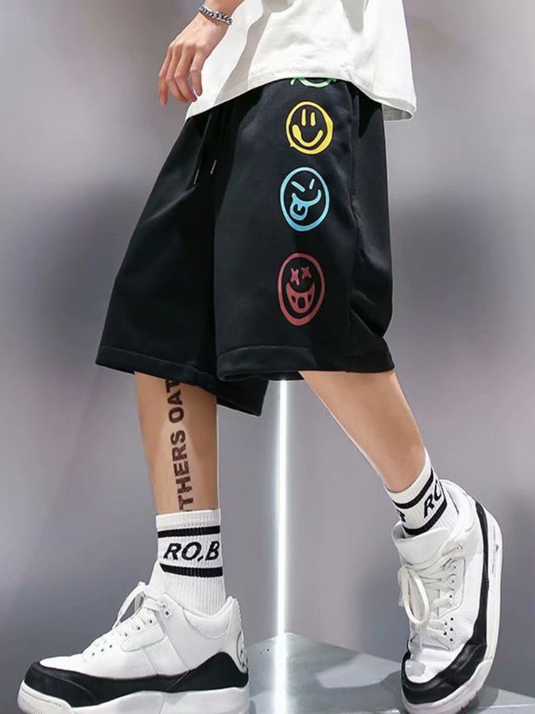 

StyleCast Men Printed Mid-Rise Knee Length Regular Shorts, Black