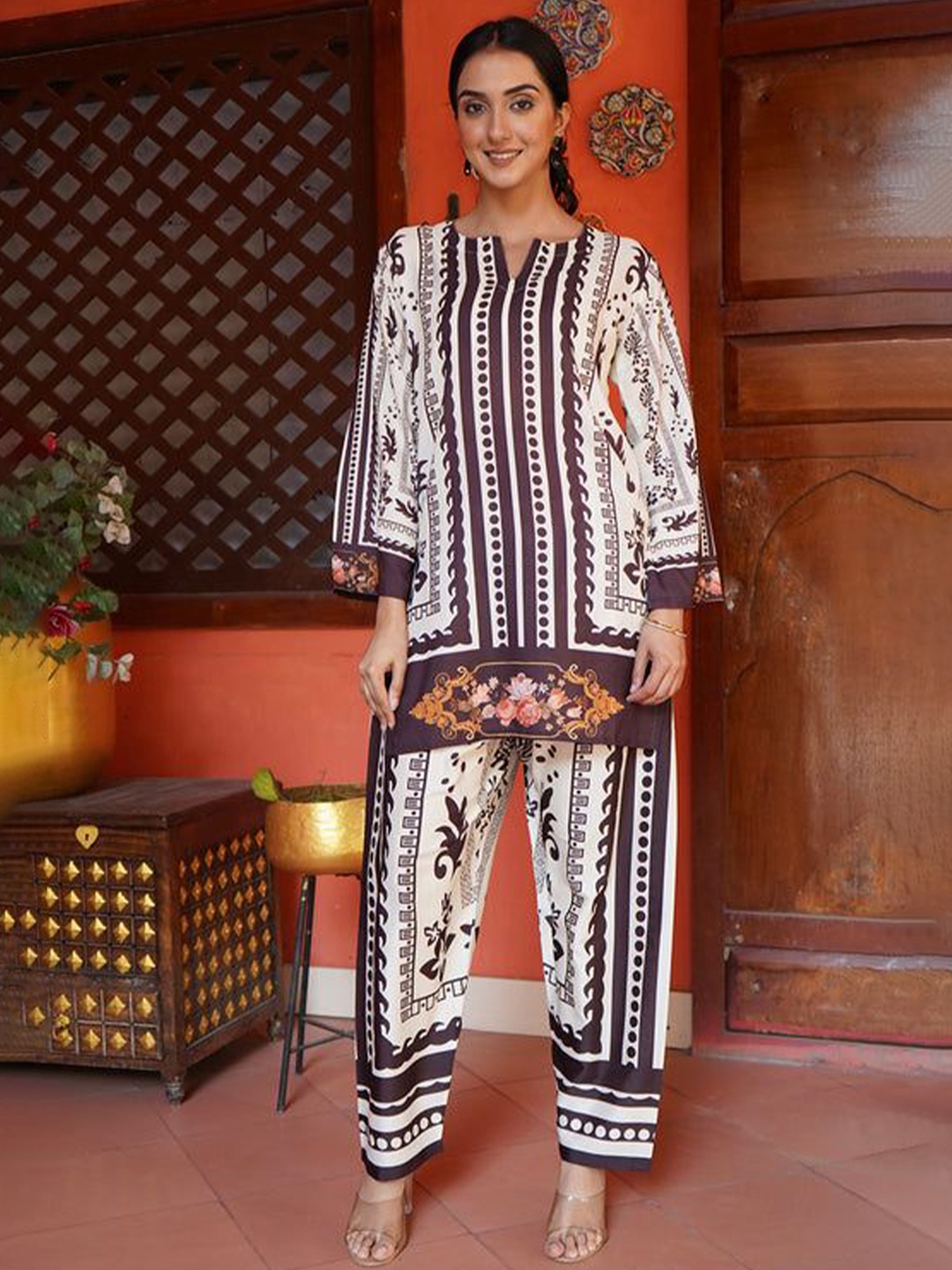 

HOUSE OF KARI Printkari Floral Printed Tunic with Palazzo, Brown