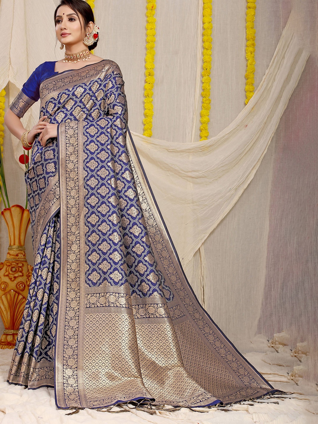 

Kandora Woven Design Zari Pure Silk Banarasi Saree, Navy blue