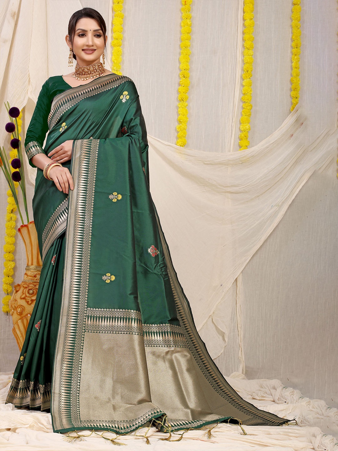 

Kandora Woven Design Pure Silk Banarasi Saree, Green