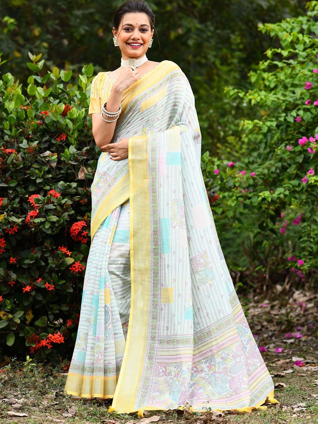

DIVASTRI Floral Linen Blend Saree, Yellow
