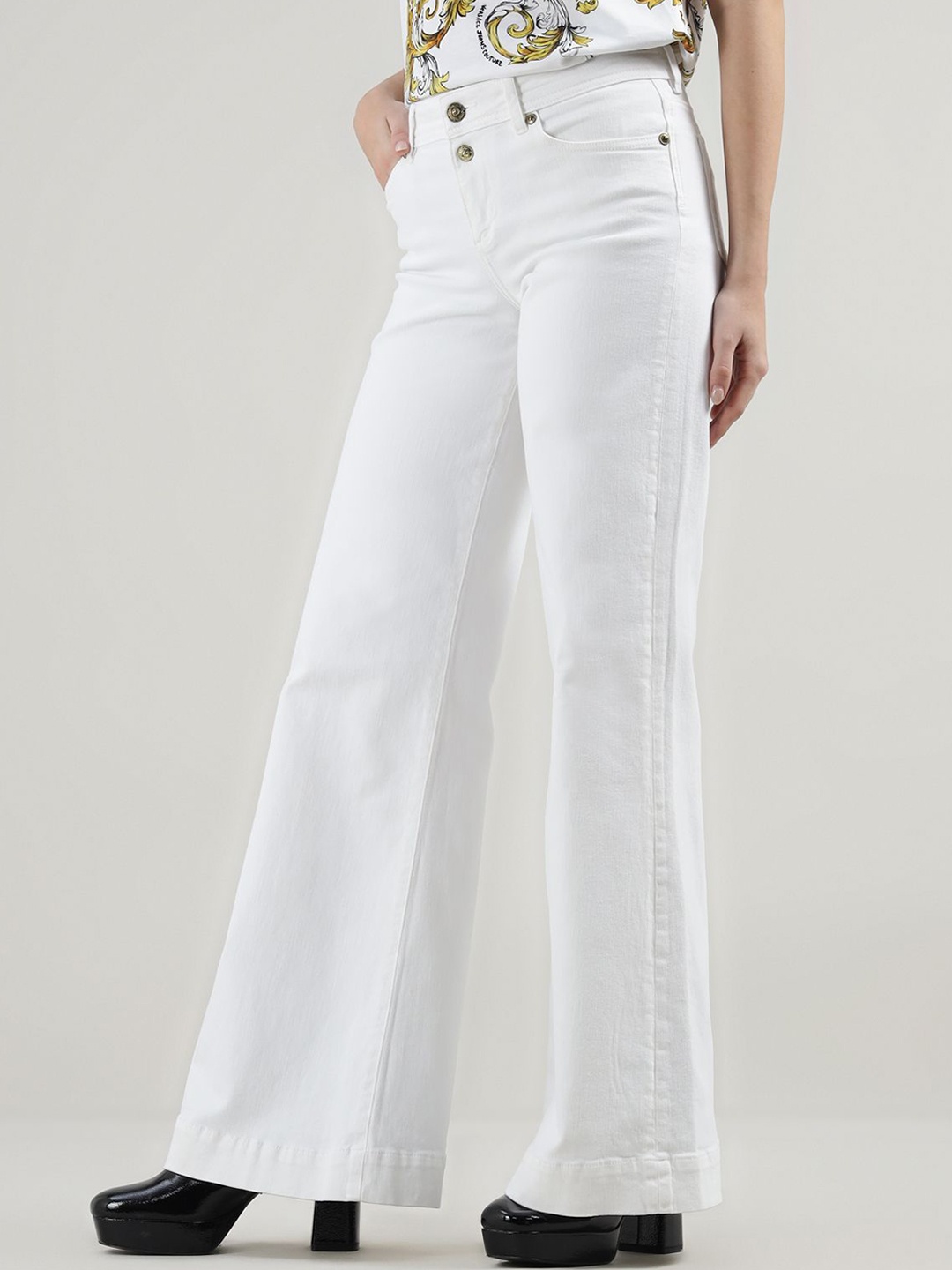 

Versace Jeans Couture Women Straight Fit Jeans, White