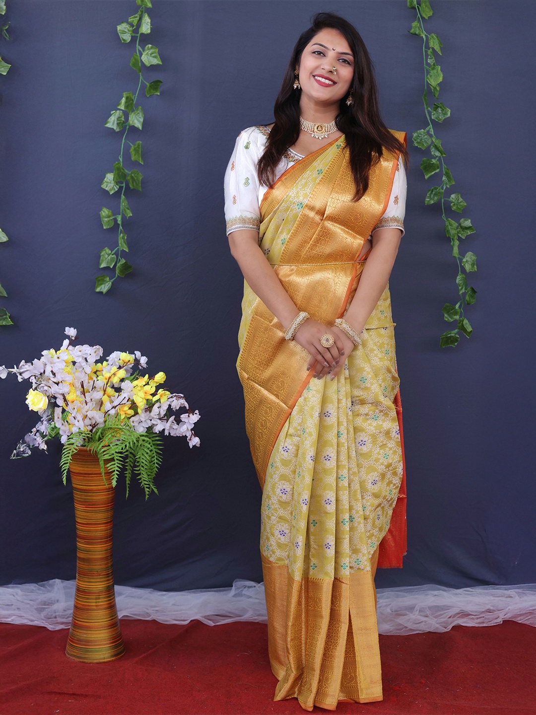 

Kandora Woven Design Zari Pure Silk Banarasi Saree, Yellow