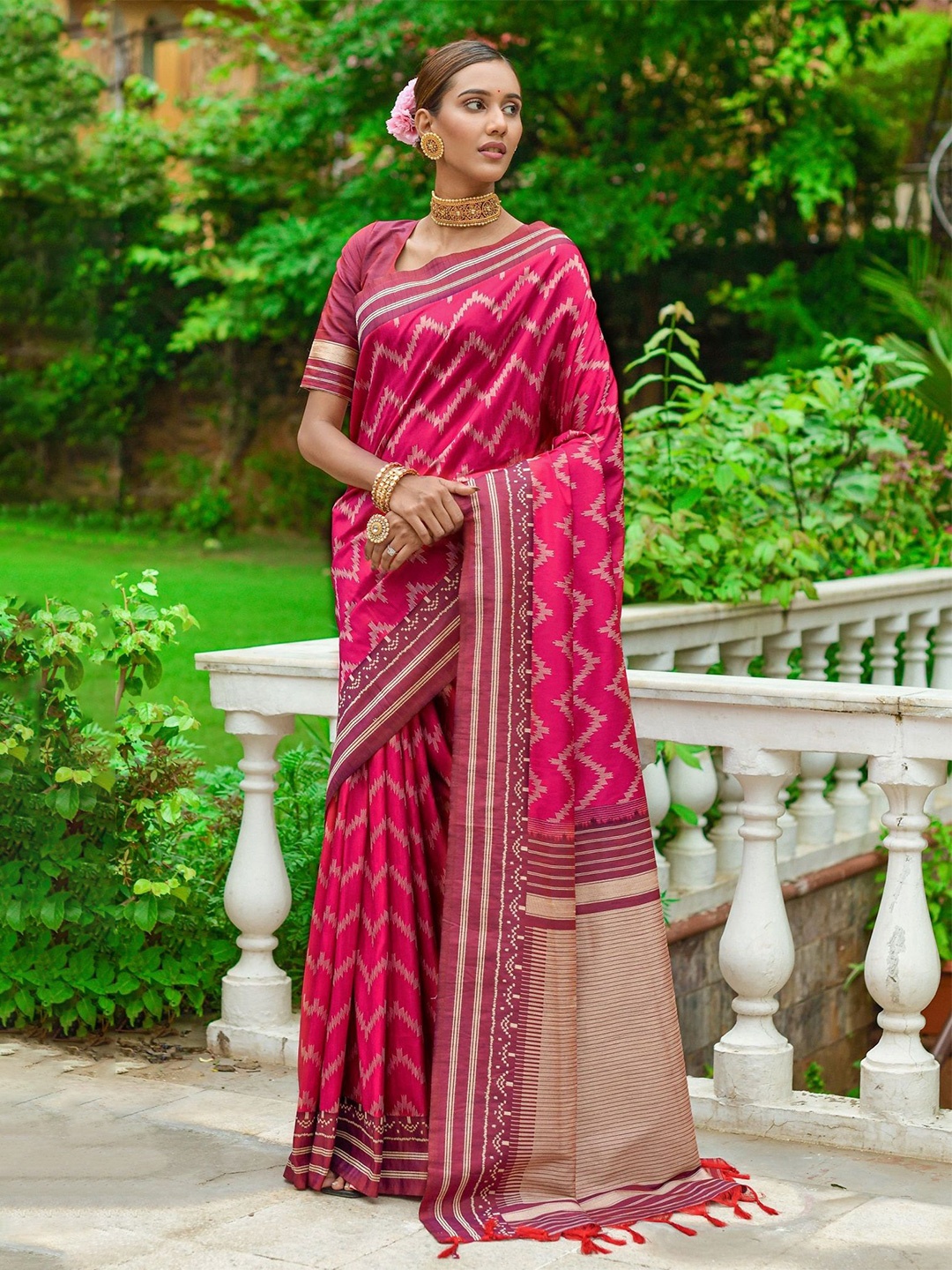 

DIVASTRI Woven Design Silk Blend Saree, Pink