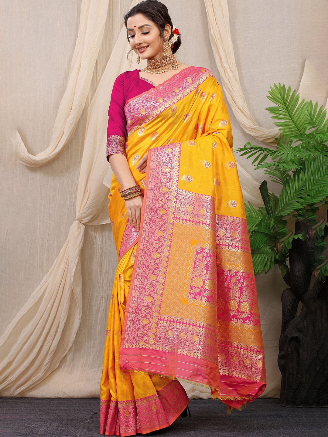 

Kandora Ethnic Motifs Zari Pure Silk Paithani Saree, Yellow