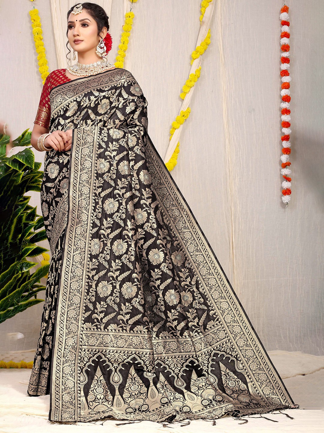 

Kandora Woven Design Pure Silk Heavy Work Paithani Saree, Black