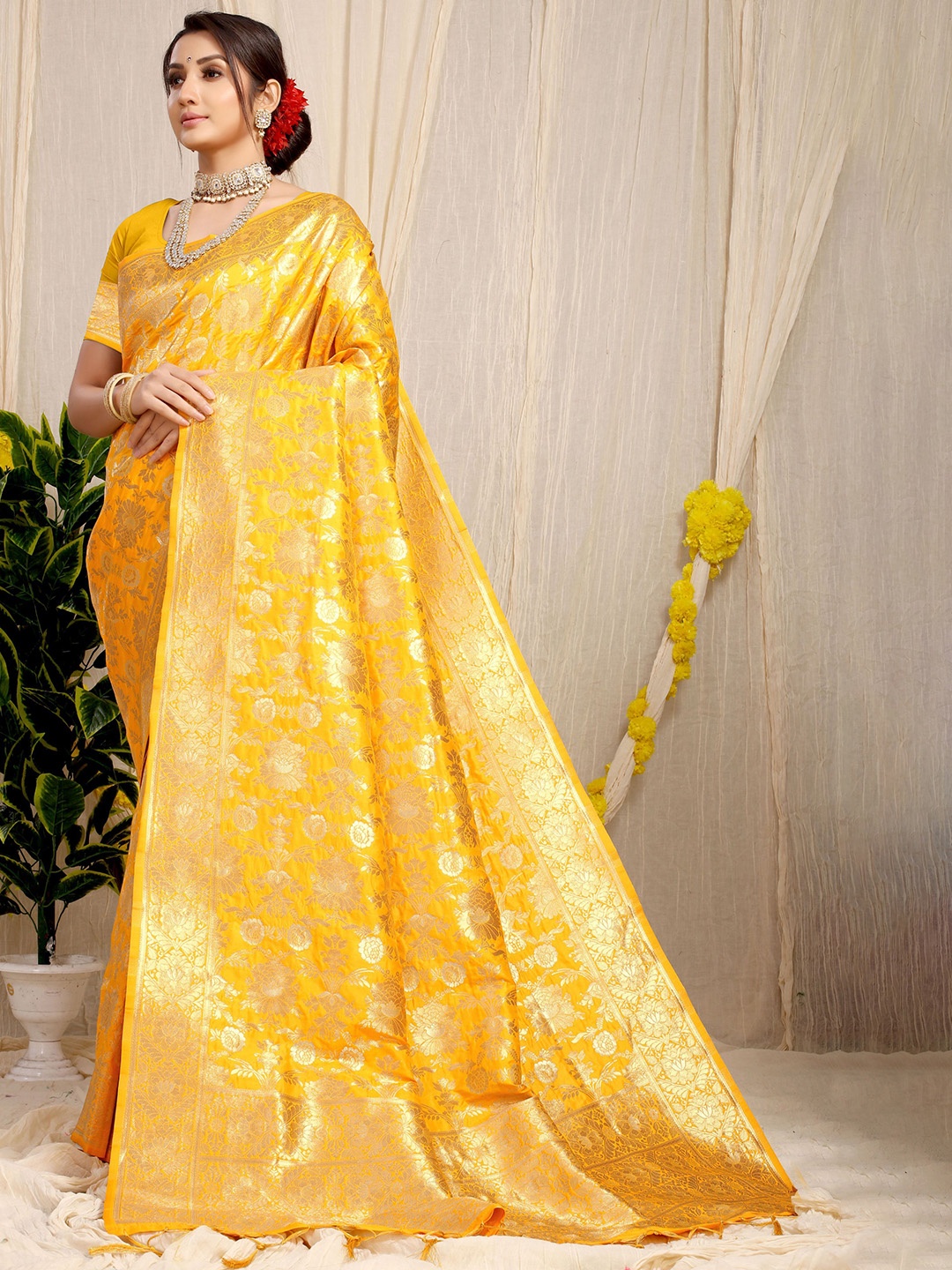 

Kandora Woven Design Zari Pure Silk Paithani Saree, Yellow