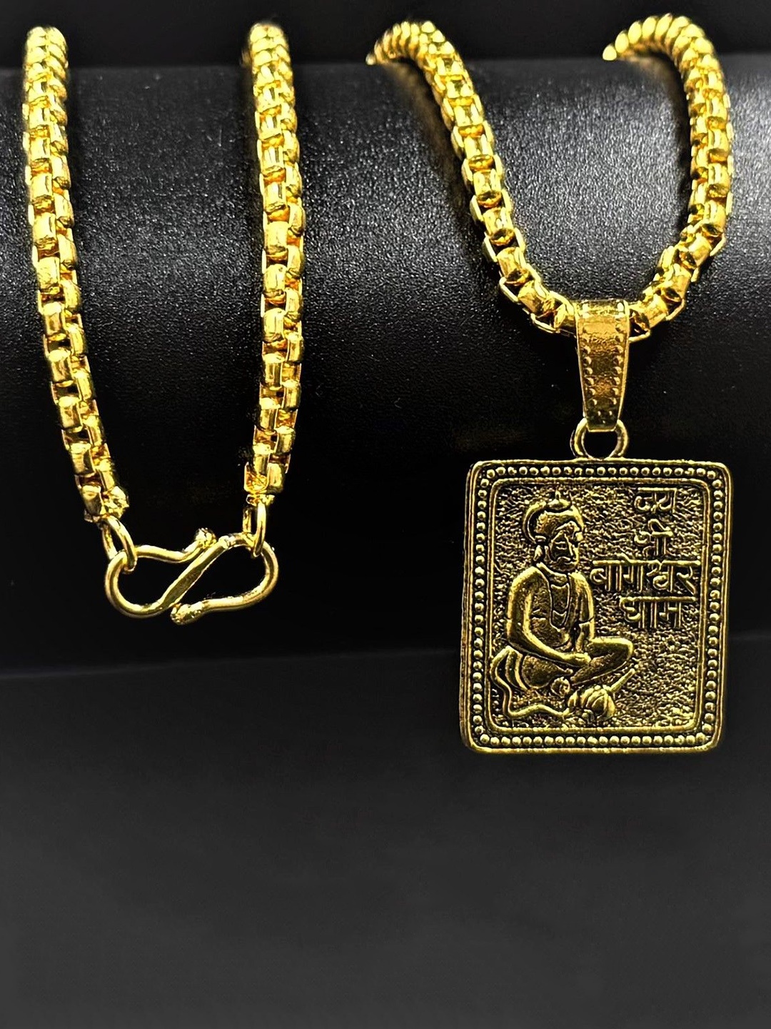 

AKLINA Unisex Gold-Plated Contemporary God Pendant With Chain