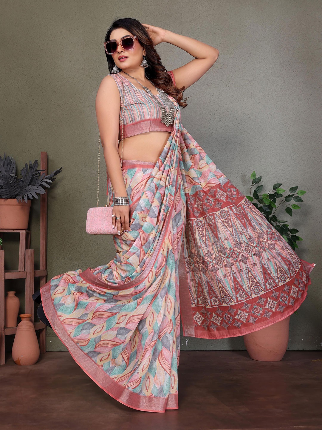 

WEAREZEE Zari Linen Blend Saree, Pink