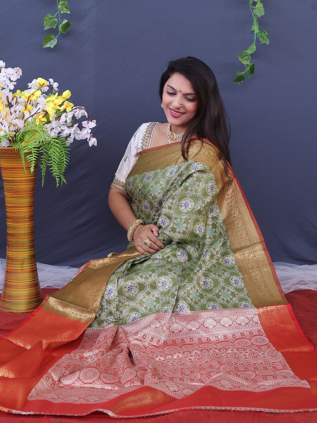 

Kandora Woven Design Zari Pure Silk Banarasi Saree, Olive