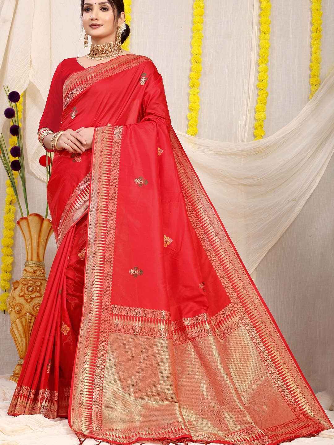 

Kandora Woven Design Zari Pure Silk Banarasi Saree, Red