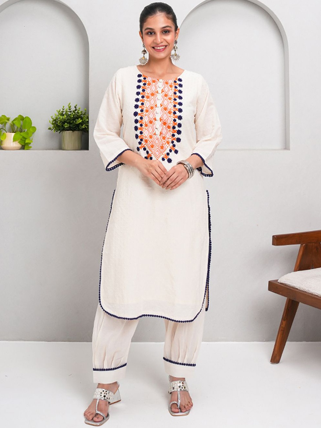 

Label Ishnya Floral Embroidered Pure Cotton Kurta With Trousers, White