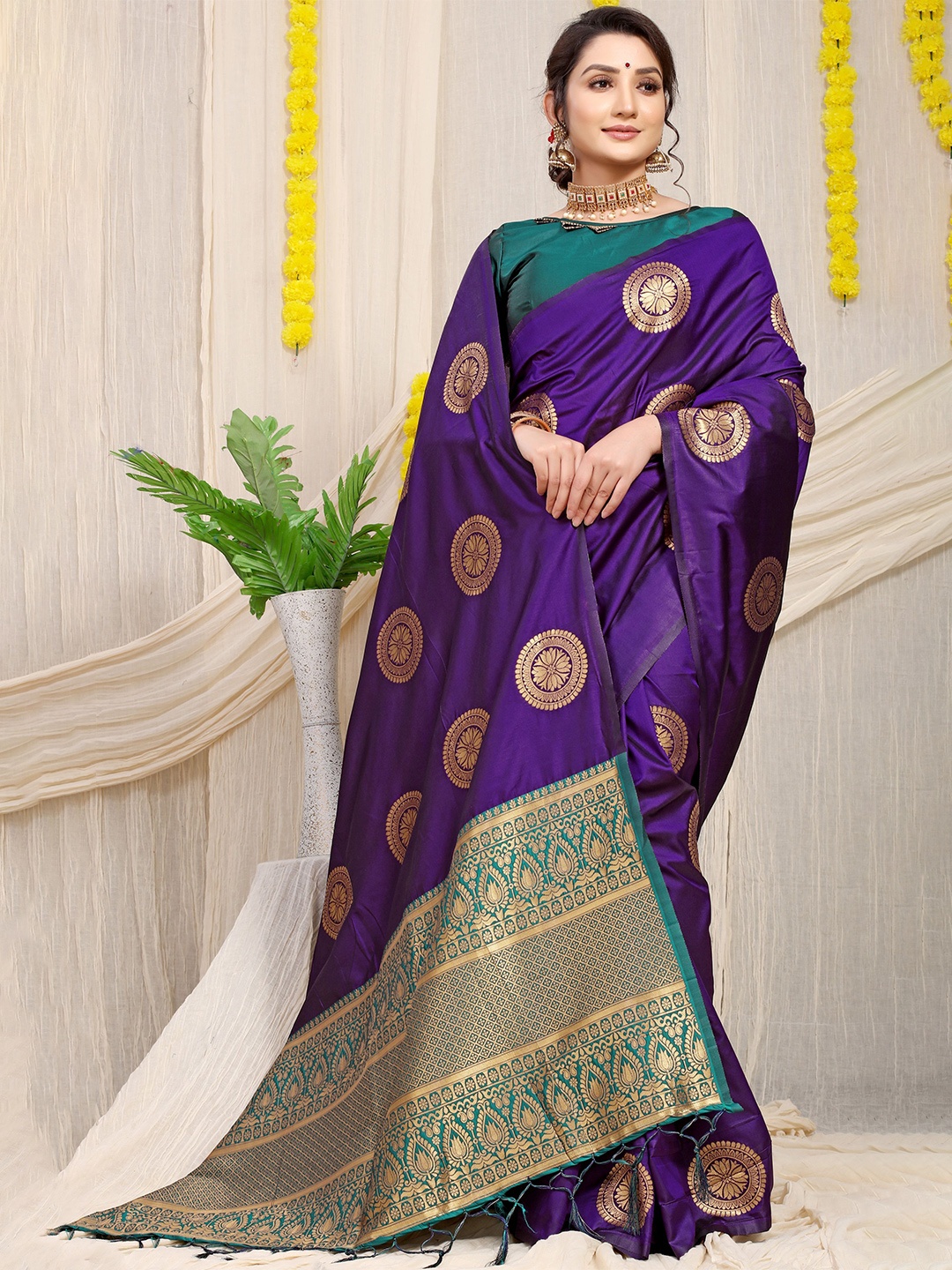 

Kandora Woven Design Zari Pure Silk Handloom Paithani Saree, Purple