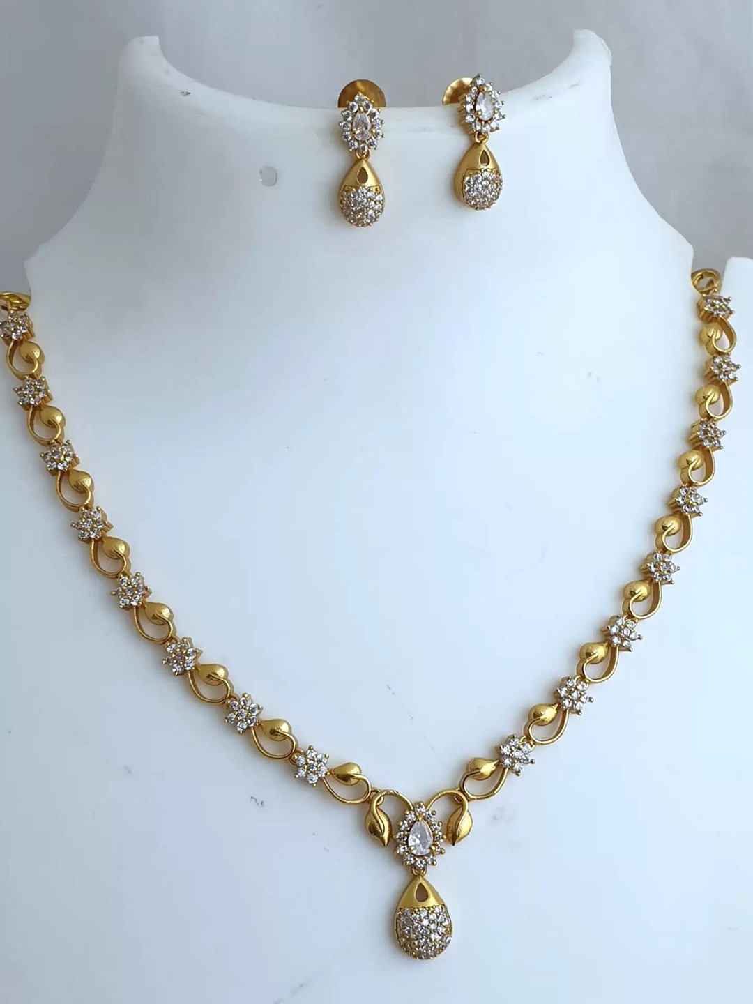

Rangrozo Jewellery Gold Plated Stone Studded Jewellery Set