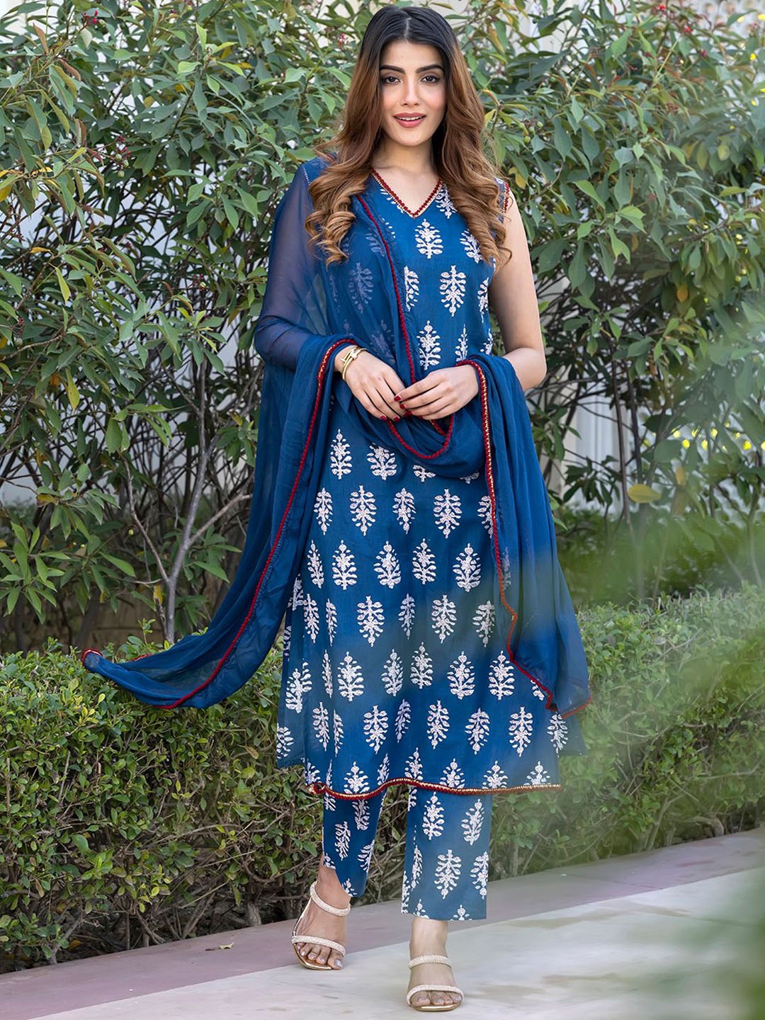 

BAESD Women Ethnic Motifs Printed Pure Cotton Staight Kurta With Trousers And Dupatta, Blue