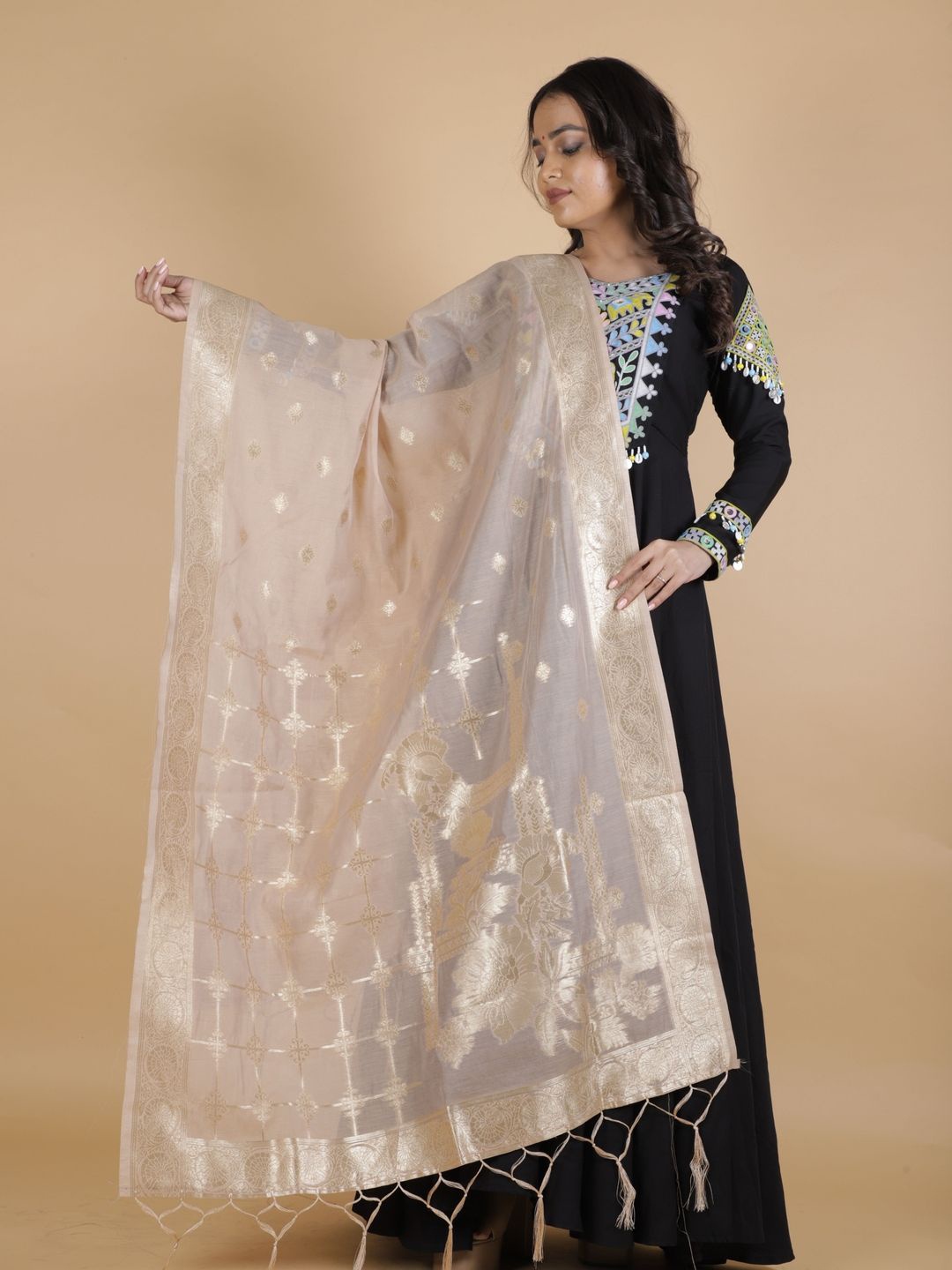 

Suha Floral Woven Design Dupatta With Zari, Gold