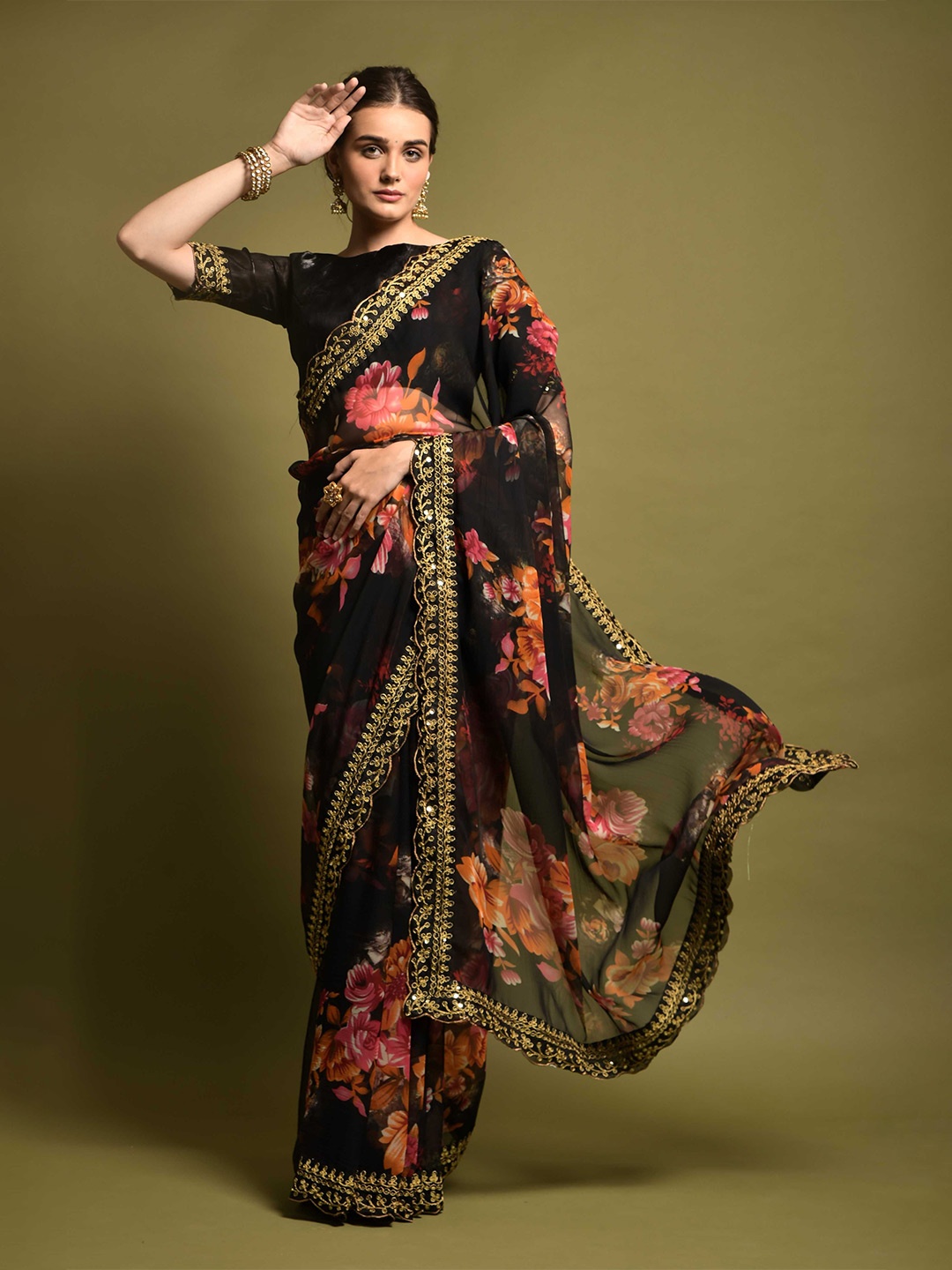 

DIVASTRI Floral Sequinned Poly Georgette Saree, Black