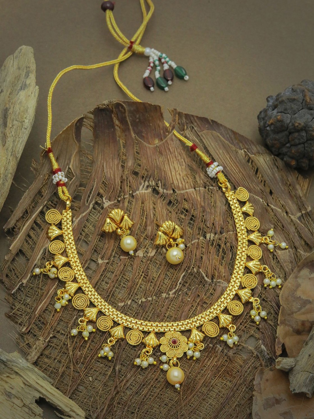 

Rujve Jewellery Gold Plated Stones Studded Jewellery Set