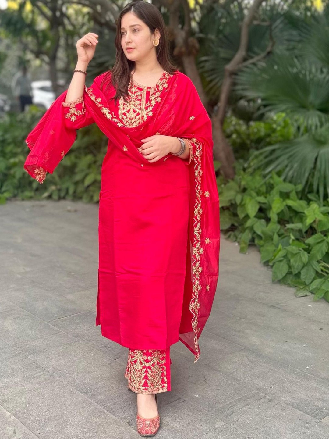

VredeVogel Women Ethnic Motifs Embroidered Regular Kurta with Palazzos & With Dupatta, Pink