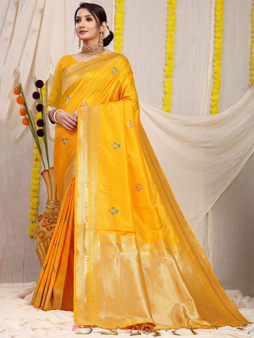 

Kandora Woven Design Zari Pure Silk Banarasi Saree, Yellow
