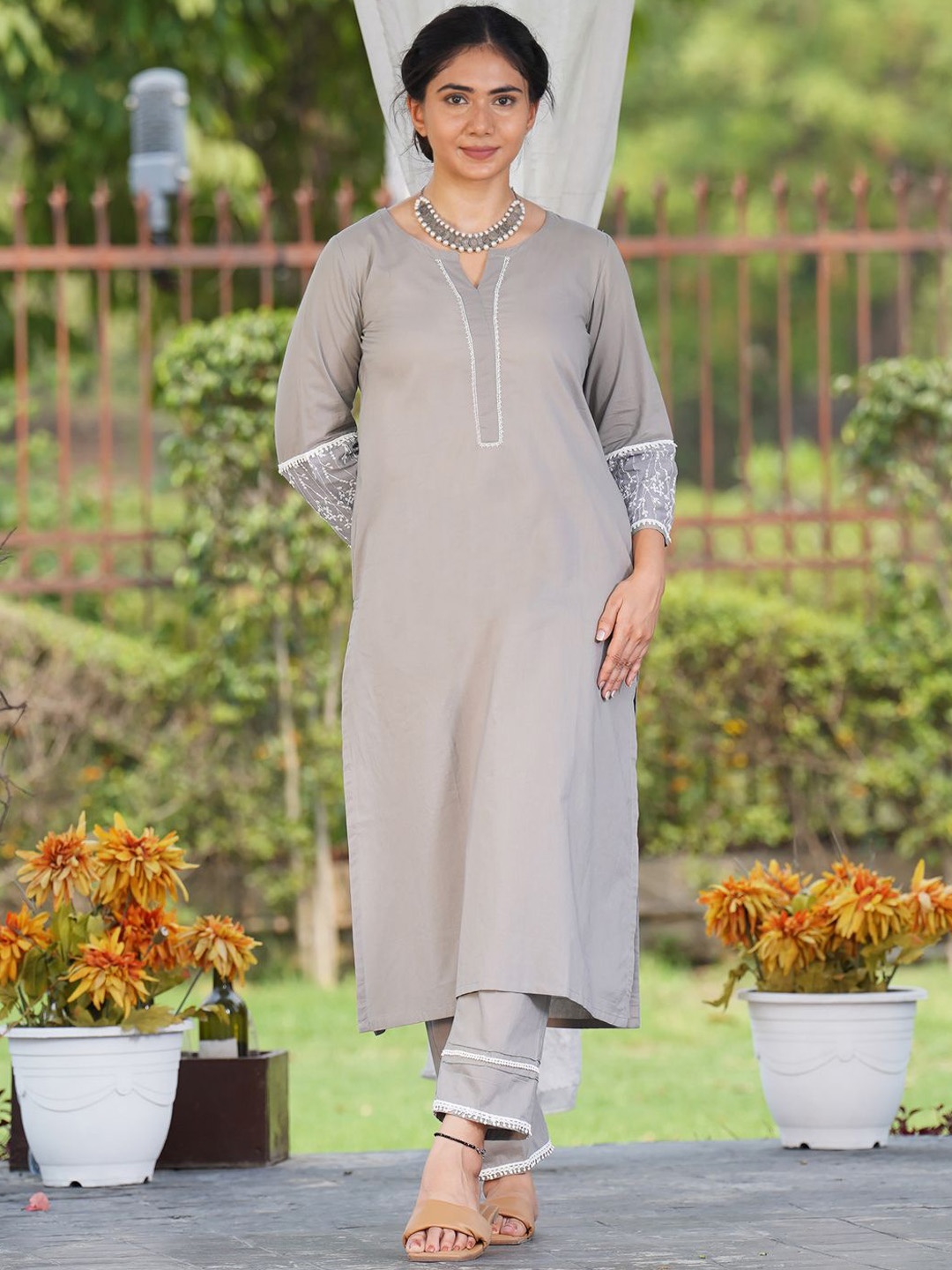 

zuri Floral Embroidered Round-Neck Cotton Straight Kurta, Grey